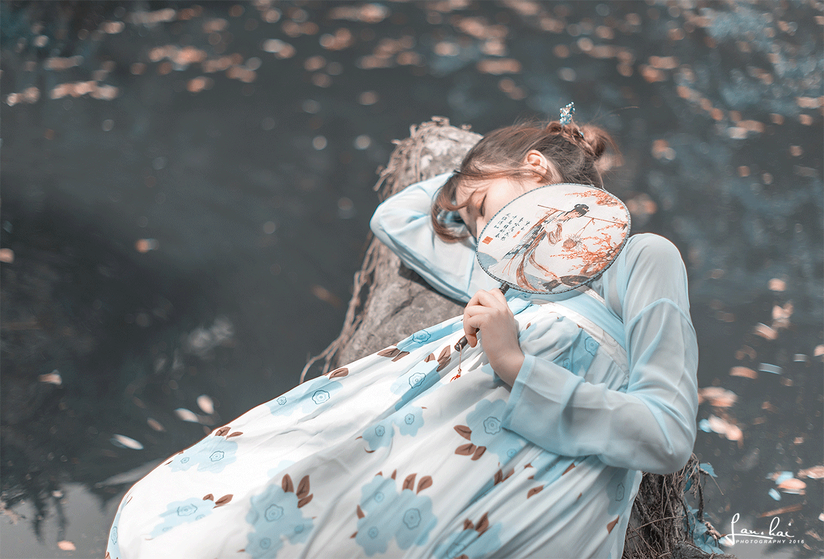 潭边书院小桥蓝影