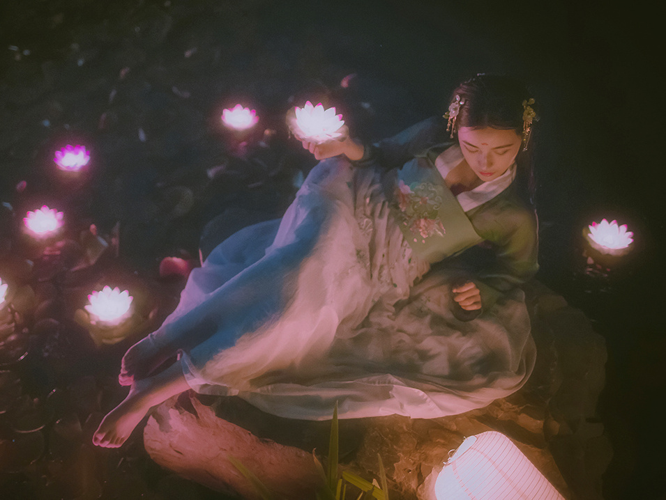  满池清梦压星河